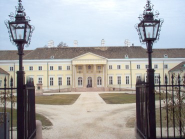 Fehérvárcsurgó, Károlyi-kastély rekonstrukciója